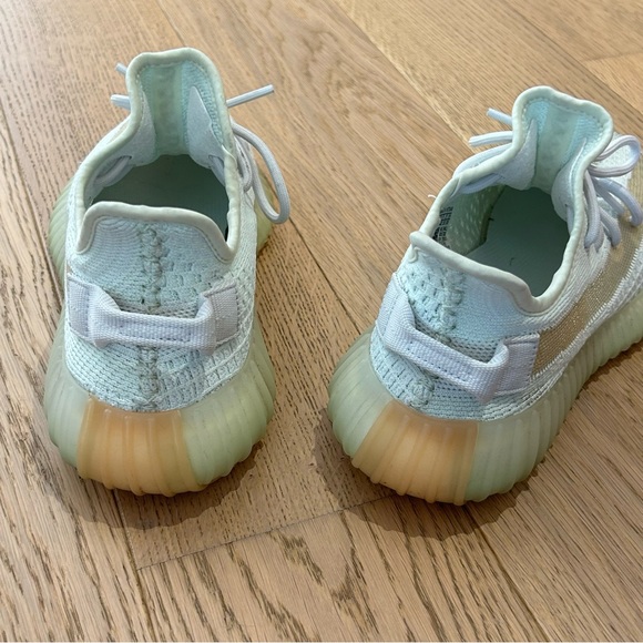 Yeezy Boost 350 v2 Hyperspace - Picture 9 of 13